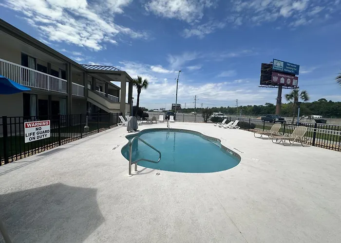 Days Inn By Wyndham Adel I-75