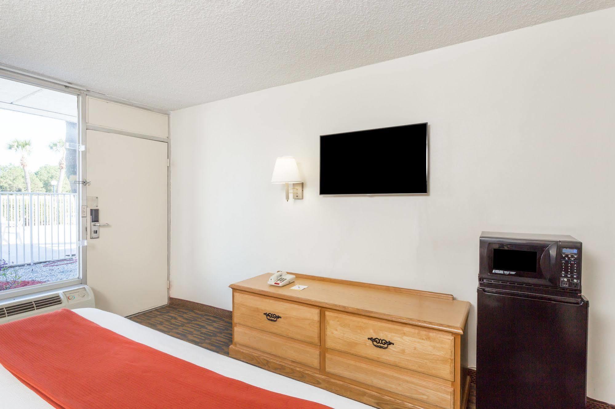 Days By Wyndham I-75 Hotel 2*